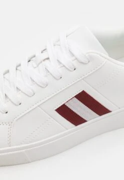 Pier One Rabais UNISEX – Baskets Basses Baskets & Sneakers Rond 13 Pier One Rabais UNISEX – Baskets Basses Baskets & Sneakers Rond -Mode Vêtements Boutique d5dc36b108bd4dd5bf7d9d8537c0998b