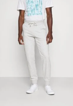 Pier One Meilleur Prix Garanti 3 PACK – Pantalon De Survêtement Pantalons Normale Homme -Mode Vêtements Boutique d679c40ba0d14e65a4301cbba3b7065f