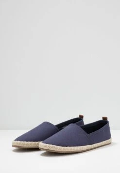 Pier One Prix Équitable RENA ESPADRILLE UNISEX – Espadrilles Chaussures Basses Rond 17 Pier One Prix Équitable RENA ESPADRILLE UNISEX – Espadrilles Chaussures Basses Rond -Mode Vêtements Boutique d7602ef51d12457386806ffc8cd44abb