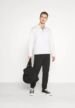 Pier One Pantalon De Survêtement Prix Distinctifs Pantalons Normale Homme -Mode Vêtements Boutique dda2749f7e1a4f6bb66c90f24ad809f0