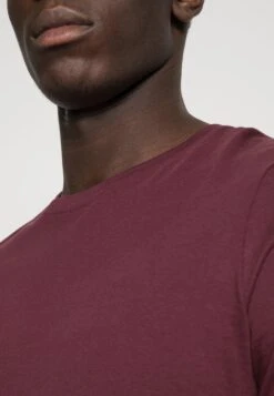 Pier One 2 PACK – T-shirt Basique Prix De Lancement T-shirts Col Rond Homme -Mode Vêtements Boutique dde4a41bb87943ada78e9639f6e4c9bf