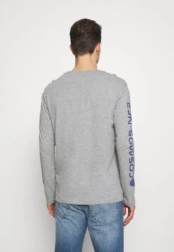 Bas Prix Pier One T-shirt à Manches Longues T-shirts Col Rond Homme -Mode Vêtements Boutique e141663aa7144f36a944ce2fc707272b