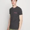 Pier One T-shirt Basique Soldes En Ligne T-shirts Col Rond Homme -Mode Vêtements Boutique e17191ca73474c3baafcb0428632d40e