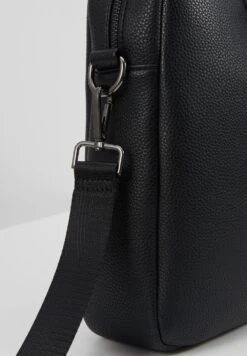 Pier One Sac Ordinateur Discount En Ligne Sacs Compartiment Pour Pc Portable Homme -Mode Vêtements Boutique e25e861b1f9444b79c12265432ffc2a5