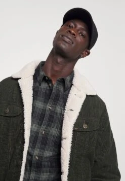 Excellente Qualité Pier One Chemise Chemises Col Kent Homme -Mode Vêtements Boutique e2a617f68d87459583ef8041bb7656a1