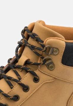 Pier One Baskets Montantes Qualité Garantie 100% Baskets & Sneakers Rond Homme -Mode Vêtements Boutique e325666522354a59b56e0b4b3e77c129