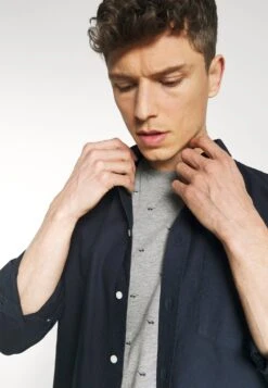 Pier One T-shirt Imprimé Prix Allégé T-shirts Col Rond Homme -Mode Vêtements Boutique e3884c285e1d4196b2b6f8b7d26bc5dc