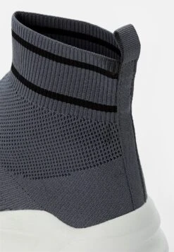 Prix Allégé Pier One Baskets Montantes Sneakers Rond Homme -Mode Vêtements Boutique e5b5f3ad4b144ac3ae241bf949bbba8a