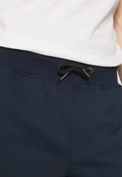 Pier One 2 PACK – Short Prix Refroidis Shorts Normale Homme -Mode Vêtements Boutique e9ad45ed7e734ce58d931384fd1aa35a