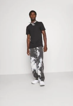 Prix Gelé Pier One 3 PACK – T-shirt Basique T-shirts Col Rond Homme