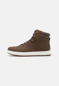 Pier One Baskets Montantes Prix Sympa Baskets & Sneakers Rond Homme -Mode Vêtements Boutique eef3380d13174aaf80fdb4c0f10677e0