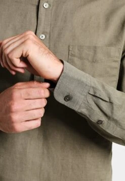 Pier One Chemise Prix Allégé Chemises Col Tunisien Homme -Mode Vêtements Boutique f27e82a1f5c04d0a8e8edceaca2cc659