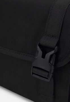 Prix Sacrifiés Pier One UNISEX – Sac Bandoulière Sacs Fermeture à Clip -Mode Vêtements Boutique f6be7e6f25484afd818fa13238f4a0f4