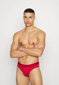 Pier One En Remise 3 PACK – Slip Sous-vêtements & Chaussettes Normale Homme 12 Pier One En Remise 3 PACK – Slip Sous-vêtements & Chaussettes Normale Homme -Mode Vêtements Boutique f8c6ac307785433fa8d71b46e83ac154