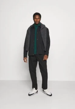 Pier One T-shirt à Manches Longues Vendre-Réclame T-shirts & Polos Col Roulé Homme -Mode Vêtements Boutique faf3802255d349a8aec22544c35c5d53