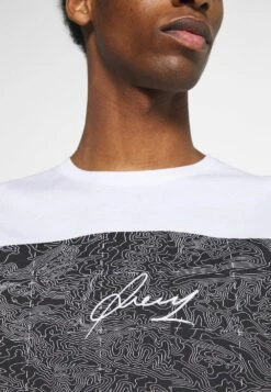 Prix Malin Pier One T-shirt Imprimé T-shirts Col Rond Homme 17 Prix Malin Pier One T-shirt Imprimé T-shirts Col Rond Homme -Mode Vêtements Boutique fb749dbb1708482b8d8e8724d244437b