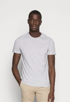 Petit Prix Pier One 5 PACK – T-shirt Basique T-shirts & Polos Col Rond Homme -Mode Vêtements Boutique fb97d3a70f594235aa02f60b48ba6fae