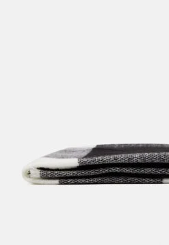 Pier One UNISEX – Foulard Prix Équitable Foulards Et écharpes Carreaux -Mode Vêtements Boutique fbdb5e63ed0640a89ab73d2d659a6eb7