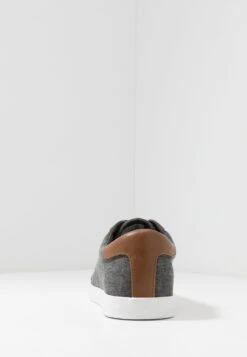 Qualité Garantie 100% Pier One Baskets Basses Sneakers Rond Homme -Mode Vêtements Boutique fe3d810b8d1a4128ad9bcddafac4e7b0